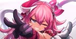  1girl arm_scrunchie asymmetrical_horns bangs black_gloves blue_eyes gloves grey_background grin hair_between_eyes highres honkai_(series) honkai_impact_3rd i-coat long_hair mechanical_horns mismatched_gloves one_eye_closed pink_hair rozaliya_olenyeva simple_background smile solo thick_eyebrows upper_body white_gloves 