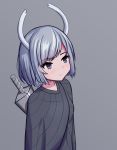  1girl black_cloak bob_cut cloak expressionless eyebrows_visible_through_hair grey_background highres hollow_knight horns knight_(hollow_knight) looking_up personification plo1154 purple_eyes short_hair silver_hair simple_background solo weapon weapon_on_back 