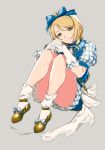  1girl bare_legs blonde_hair blue_bow blue_dress blue_vest bow brown_footwear closed_mouth djeeta_(granblue_fantasy) dress full_body gloves granblue_fantasy grey_background hair_bow head_tilt knees_up looking_at_viewer neck_ribbon plaid plaid_dress plaid_ribbon pleated_dress ribbon shoes short_hair simple_background sitting smile solo thighs vest wadati white_gloves yellow_eyes 