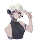  1girl au_ra breasts closed_mouth cropped_torso final_fantasy final_fantasy_xiv gg_dal hand_up highres horns looking_at_viewer monster_girl purple_eyes scales short_hair simple_background small_breasts smile solo upper_body v warrior_of_light_(ff14) white_background white_hair 