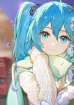  1girl absurdres black_scrunchie blue_eyes blue_hair blurry blurry_background chinese_commentary closed_mouth commentary english_commentary hair_between_eyes hair_ornament hair_scrunchie hatsune_miku highres looking_at_viewer miku_day mixed-language_commentary petals ribbed_sweater scarf scrunchie short_hair smile solo sweater twintails upper_body vocaloid white_sweater zuiai_gongzhu_dianxia 
