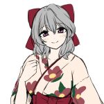  1girl arm_at_side assault_lily blush bow brown_kimono closed_mouth commentary_request floral_print grey_hair hair_between_eyes hair_bow hand_up hata_matsuri japanese_clothes kimono looking_at_viewer medium_hair obi print_kimono purple_eyes red_bow sash simple_background smile solo three-quarter_sleeves tora_(yoaq151bibozrrb) upper_body white_background 