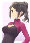  1girl alice_gear_aegis bangs black_hair blush bodysuit border breasts character_request cleavage cleavage_cutout closed_mouth commentary_request errant eyebrows_visible_through_hair highres long_hair looking_at_viewer medium_breasts outside_border ponytail purple_background purple_bodysuit purple_eyes sidelocks simple_background smile solo swept_bangs translation_request upper_body white_border 