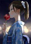  1girl absurdres blue_kimono blurry blurry_background blush brown_eyes brown_hair candy_apple commentary_request depth_of_field floral_print food hair_ornament hair_scrunchie hand_up highres holding holding_food japanese_clothes kimono long_sleeves looking_away obi original parted_lips pomu ponytail print_kimono profile sash scrunchie short_hair solo upper_body white_scrunchie wide_sleeves yukata 
