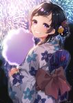  1girl :d back_bow bangs black_hair blush bow commentary_request cotton_candy fan fireworks floral_print food grin hair_bun hair_ornament highres holding holding_food japanese_clothes kimono looking_at_viewer looking_back night open_mouth original otoufu_(gotouhu) outdoors paper_fan print_kimono purple_eyes red_bow short_hair smile solo teeth uchiwa upper_body white_kimono yukata 
