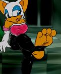  4_toes animated anthro barefoot blue_eyes chiropteran clothing feet female foot_fetish gloves handwear mammal rouge_the_bat short_playtime soles solo sonic_the_hedgehog_(series) toe_wiggle toes xptzstudios 