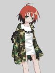  1girl ahoge blush_stickers braid brown_hair camouflage_jacket character_name contrapposto green_eyes green_jacket grey_background highres jacket kill_me_baby long_hair long_sleeves looking_at_viewer multicolored_hair nadegata open_clothes open_jacket parted_lips red_hair shirt simple_background solo standing two-tone_hair typo unused_character white_shirt 