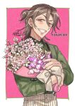  1boy border bouquet bow bungou_to_alchemist character_name cherry_blossoms collared_shirt green_shirt grin hair_between_eyes half_updo holding holding_bouquet kikuchi_kan_(bungou_to_alchemist) light_blush long_sleeves looking_at_viewer male_focus medium_hair outside_border pants pink_background red_eyes shirt signature simple_background smile solo striped_clothes striped_pants suspenders sweet_pea tareme tasikanakoto upper_body v-shaped_eyebrows vertical-striped_clothes vertical-striped_pants white_border white_bow white_pants 