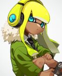  1girl :&lt; adjusting_footwear black_footwear black_necktie blonde_hair blue_eyes blunt_bangs coat collared_shirt dark-skinned_female dark_skin fur-trimmed_coat fur_trim green_coat headphones inkling inkling_girl inkling_player_character long_hair looking_at_viewer necktie shirt sitting solo splatoon_(series) tentacle_hair user_nakaling white_shirt yellow_headphones 