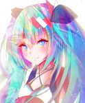  1girl bangs black_ribbon blue_eyes blush closed_mouth commentary_request criss-cross_halter eyebrows_visible_through_hair green_hair hair_between_eyes hair_ornament hair_ribbon hairclip halterneck hatsune_miku highres long_hair looking_at_viewer multicolored multicolored_eyes purple_eyes ribbon simple_background smile solo twintails upper_body vocaloid white_background xenxen 