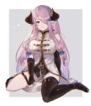  1girl asymmetrical_footwear bangs bare_shoulders belt blue_eyes boots braid breasts closed_mouth draph elbow_gloves fingerless_gloves gloves granblue_fantasy hair_ornament hair_over_one_eye highres horns kiri_ph large_breasts lips long_hair looking_at_viewer narmaya_(granblue_fantasy) pink_hair pointy_ears purple_background shiny shiny_hair shiny_skin signature simple_background single_thigh_boot sitting sleeveless smile solo thigh_boots thigh_strap thighhighs thighs tied_hair wariza 