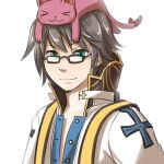  1boy animal_on_head arch_bishop_(ragnarok_online) bangs black-framed_eyewear blue_coat cat cat_on_head closed_mouth coat commentary_request eyebrows_visible_through_hair glasses green_eyes jacket looking_at_viewer male_focus natsuya_(kuttuki) on_head pink_cat ragnarok_online rectangular_eyewear short_hair simple_background smile solo upper_body white_background white_jacket 