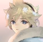  1boy blonde_hair coat commentary earmuffs from_behind fur-trimmed_coat fur_trim half-closed_eyes kagamine_len light_blue_eyes light_smile looking_at_viewer looking_back male_focus naoko_(naonocoto) parted_lips portrait short_ponytail snowflakes spiked_hair vocaloid 