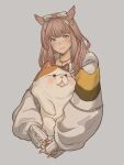  1girl animal animal_ears blue_eyes cat cat_ears closed_mouth fat_cat_(ff14) final_fantasy final_fantasy_xiv grey_background hair_ribbon highres holding holding_animal holding_cat hood hoodie jewelry long_hair looking_at_viewer miqo&#039;te necklace patchwork_clothes pink_hair ribbon solo udongo99 upper_body warrior_of_light_(ff14) white_hoodie wide_sleeves 