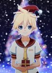  1boy alternate_color bass_clef blonde_hair blue_eyes blurry blurry_background bokeh box christmas christmas_tree collar commentary depth_of_field fur-trimmed_headwear gift gift_box hat highres hirobakar holding holding_box holding_gift kagamine_len looking_at_viewer male_focus necktie red_collar red_headwear sailor_collar santa_hat shirt short_sleeves smile snowing spiked_hair upper_body vocaloid white_shirt yellow_neckwear 