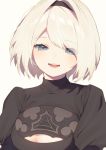  1girl black_hairband black_shirt blonde_hair blue_eyes blush cleavage_cutout clothing_cutout eyebrows_visible_through_hair eyes_visible_through_hair hair_over_one_eye hairband highres hinakano_h juliet_sleeves long_sleeves looking_at_viewer nier_(series) nier_automata no_blindfold open_mouth puffy_sleeves shirt short_hair simple_background smile solo upper_body white_background yorha_no._2_type_b 
