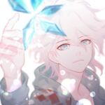  1boy bangs blurry closed_mouth collarbone danganronpa_(series) danganronpa_2:_goodbye_despair depth_of_field face green_jacket grey_eyes hair_between_eyes hand_up highres hood hooded_jacket jacket komaeda_nagito light_smile looking_at_viewer messy_hair nanairoda_n_go prism solo star_(symbol) white_hair 