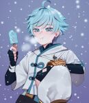  1boy :t black_gloves blue_eyes blue_hair character_request closed_mouth fingerless_gloves food genshin_impact gloves hand_up highres holding hood hood_down hooded_jacket jacket lavelis male_focus popsicle purple_background slit_pupils snow solo wide_sleeves 