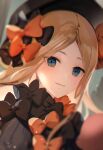  1girl abigail_williams_(fate) bangs black_bow black_dress black_headwear blonde_hair blue_eyes blurry blurry_background bow depth_of_field dress eyes_visible_through_hair face fate/grand_order fate_(series) hat highres long_hair looking_at_viewer orange_bow parted_bangs parted_lips smile solo unity_(ekvmsp02) 