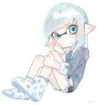  1girl artist_name black_shorts blue_eyes blue_hoodie blunt_bangs boots closed_mouth frown full_body grey_hair hand_on_own_face hand_on_own_leg hand_up highres hood hood_down hoodie inkling inkling_girl inkling_player_character long_hair plum0o0 pointy_ears polka_dot_footwear rubber_boots shorts signature simple_background sitting sleeves_past_elbows solo splatoon_(series) tentacle_hair white_background 