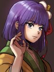  1girl bangs blunt_bangs bob_cut closed_mouth commentary_request expressionless eyebrows_visible_through_hair flower green_kimono grey_background hair_flower hair_ornament hand_up hieda_no_akyuu highres japanese_clothes kimono kuya_(hey36253625) looking_ahead purple_eyes purple_hair simple_background solo touhou upper_body white_flower 