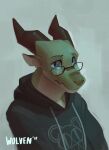  2018 absurd_res anthro blue_eyes clothing dragon english_text eyewear glasses green_body green_scales half-length_portrait hi_res hoodie horn itswolven male portrait radiohead_(band) scales scalie signature solo text topwear vynn_(itswolven) 