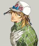  1boy argyle_clothes argyle_sweater blonde_hair blue_bow blue_eyes bow commentary diego_brando gloves green_sweater grey_background grey_gloves hand_on_own_chest hat hat_bow helmet highres jojo_no_kimyou_na_bouken looking_at_viewer male_focus medium_hair naoktys93212 one_eye_closed parted_lips simple_background solo steel_ball_run sweater turtleneck turtleneck_sweater untranslatable_commentary upper_body white_helmet 