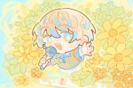  1boy blonde_hair blue_background blue_eyes blue_hair blush bright_pupils colored_tips commentary_request flower hibachi_mana hibachi_mana_(1st_costume) highres holding holding_microphone long_sleeves looking_at_viewer male_focus microphone multicolored_eyes multicolored_hair nijisanji open_mouth partially_submerged shirt shuxingbuming_moxiaobai simple_background singing smile solo two-tone_eyes virtual_youtuber white_pupils yellow_eyes yellow_flower yellow_shirt 