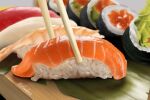  artist_name blurry blurry_background chopsticks close-up derivative_work fish food food_focus leaf makizushi meat nigirizushi no_humans original pandaz_(pandazex) realistic rice seafood seaweed still_life sushi sushi_geta tray vegetable 