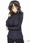  1girl artist_name bangs black_eyes black_hair black_pants black_sweater breast_hold breasts bukkuri casual commentary cowboy_shot dark_skin dark_skinned_female dated el_(girls_und_panzer) eyebrows_visible_through_hair girls_und_panzer hair_intakes half-closed_eyes hand_in_hair highres long_hair looking_at_viewer pants signature simple_background smile solo standing sweater white_background 