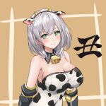  1girl animal_ears animal_print bangs bell black_collar black_sleeves braid breasts brown_background chinese_zodiac cleavage closed_mouth collar commentary covered_navel cow_ears cow_horns cow_print cowbell detached_collar detached_sleeves fake_animal_ears fake_horns green_eyes grey_hair highres hololive horns kanji kumagapaniti large_breasts leotard looking_at_viewer medium_hair neck_bell new_year print_leotard shirogane_noel smile solo translated upper_body virtual_youtuber white_leotard wing_collar year_of_the_ox 
