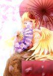  1girl alternate_costume arm_up bangs besuteia bird_wings blonde_hair blurry blurry_background blush cherry_blossoms commentary_request covering_mouth cowboy_shot eyebrows_visible_through_hair fan feathered_wings folding_fan highres holding holding_fan japanese_clothes kimono looking_at_viewer multicolored_hair niwatari_kutaka obi oil-paper_umbrella petals print_kimono red_eyes red_hair sash short_hair sitting smile solo touhou two-tone_hair umbrella wings yagasuri 