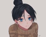  1girl alternate_costume apex_legends bangs black_hair blue_eyes brown_sweater eyebrows_visible_through_hair grey_background hair_behind_ear iyo_(nanaka-0521) leaning_forward light_blush looking_at_viewer parted_bangs ribbed_sweater signature solo sweater upper_body wraith_(apex_legends) 