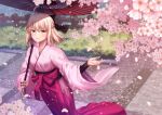  1girl ahoge bangs black_bow blurry blurry_foreground bow cherry_blossoms commentary_request day depth_of_field eyebrows_visible_through_hair fate/grand_order fate_(series) fence flower gogatsu_fukuin hair_between_eyes hair_bow hakama hand_up holding holding_umbrella japanese_clothes kimono koha-ace light_brown_hair long_sleeves looking_at_viewer oil-paper_umbrella okita_souji_(fate) okita_souji_(fate)_(all) outdoors parted_lips petals pink_flower pink_kimono purple_hakama red_umbrella smile solo umbrella wide_sleeves yellow_eyes 