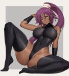  1girl arm_up bangs black_legwear bleach breasts brown_eyes dark_skin dark_skinned_female eyebrows_visible_through_hair highres large_breasts leotard long_hair ponytail purple_hair shihouin_yoruichi sitting teeth thighhighs tony_guisado 