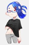 1girl alternate_costume black_shirt blue-framed_eyewear blue_hair cephalopod_eyes closed_mouth clothes_lift commentary_request cropped_legs eyelashes glasses grey_background grey_pants hair_ornament hairclip highres looking_at_viewer medium_hair navel octoling pants red_eyes red_pupils shirt shirt_lift shiver_(splatoon) simple_background solo splatoon_(series) splatoon_3 standing takagi_(tkgiii) tentacle_hair thick_eyebrows 