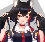  1girl animal_ear_fluff animal_ears bangs bell black_hair black_shirt black_sleeves blush breasts brown_eyes bunching_hair choker collarbone commentary_request fang grey_background hair_between_eyes hair_ornament hands_up hololive hot_kakigoori jingle_bell long_hair long_sleeves looking_at_viewer medium_breasts multicolored_hair ookami_mio open_mouth red_choker red_hair sailor_collar shirt sleeveless sleeveless_shirt solo streaked_hair translation_request two-tone_background upper_body virtual_youtuber white_background white_sailor_collar wide_sleeves wolf_ears 
