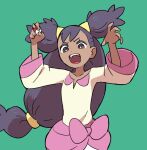  1girl arms_up bangs bow bright_pupils brown_eyes collarbone commentary_request eyelashes floating_hair green_background hair_tie holding holding_poke_ball iris_(pokemon) long_hair oomura_yuusuke open_mouth poke_ball poke_ball_(basic) pokemon pokemon_(game) pokemon_bw purple_hair simple_background solo tied_hair tongue two_side_up upper_teeth white_pupils 