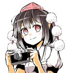  1girl bangs black_hair camera closed_mouth hat highres holding holding_camera looking_at_viewer peroponesosu. pointy_ears pom_pom_(clothes) puffy_short_sleeves puffy_sleeves red_eyes red_headwear shameimaru_aya shirt short_hair short_sleeves simple_background smile solo tokin_hat touhou upper_body white_background white_shirt 