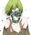  1other absurdres androgynous commentary_request enkidu_(fate) falling_petals fate/grand_order fate_(series) green_eyes green_hair highres holding holding_wreath korean_commentary medium_hair other_focus petals robe simple_background solo upper_body white_background white_robe yammu 