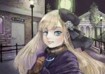  1girl bangs beret black_headwear blonde_hair blue_eyes brown_gloves building commentary_request door fate_(series) flower gloves grey_flower hair_flower hair_ornament hand_up hat highres lamppost long_hair looking_at_viewer lord_el-melloi_ii_case_files night outdoors reines_el-melloi_archisorte rose satou_usuzuku smile solo teeth tree upper_body 