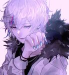  1boy bangs black_fur black_shirt blue_hair blue_nails chain_necklace commentary earrings eyebrows_visible_through_hair fingernails fur-trimmed_hood fur_trim fuwa_minato hand_up highres hood hooded_jacket jacket jewelry light_purple_hair light_smile long_sleeves looking_at_viewer male_focus mano_aaa multicolored_hair muted_color nail_polish nijisanji purple_background purple_eyes red_hair sharp_fingernails shirt short_hair simple_background smile solo streaked_hair upper_body virtual_youtuber white_jacket 