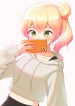  1girl bangs blonde_hair blush cellphone commentary crossed_bangs gradient_hair green_eyes hair_between_eyes highres hololive hood hoodie long_sleeves looking_at_phone momosuzu_nene multicolored_hair navel phone pink_hair selfie short_hair side_bun side_ponytail simple_background smartphone solo typho upper_body virtual_youtuber white_background white_hoodie 