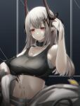  1girl arknights armband bare_arms bare_shoulders black_background black_choker breasts choker collarbone commentary_request crop_top hand_up highres horns infection_monitor_(arknights) kureneko large_breasts long_hair midriff mudrock_(arknights) navel oripathy_lesion_(arknights) pointy_ears red_eyes sarashi silver_hair smile solo sports_bra stomach upper_body 