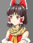  1girl :t absurdres ascot bangs benikurage_(cookie) blush bow brown_eyes brown_hair brown_scarf chinese_commentary closed_mouth commentary_request cookie_(touhou) detached_sleeves eyebrows_visible_through_hair frilled_bow frilled_hair_tubes frills grey_background hair_bow hair_tubes hakurei_reimu highres looking_to_the_side nekokatana_catana pout red_bow scarf shirt short_hair simple_background sleeveless sleeveless_shirt solo striped striped_scarf touhou upper_body yellow_neckwear yellow_scarf 