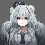  1girl animal_ears arknights bear_ears blue_eyes blue_hair blue_headwear blue_jacket blue_neckwear buttons coat commentary grey_background hat heterochromia highres jacket long_hair looking_at_viewer multicolored_hair necktie raw_egg_lent red_eyes red_hair rosa_(arknights) silver_hair simple_background solo streaked_hair translated upper_body ursus_empire_logo very_long_hair white_background white_coat 