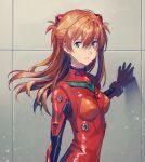  1girl blue_eyes bodysuit breasts commentary eyebrows_visible_through_hair from_side gloves hair_between_eyes hajikkoneko hand_on_wall hand_up highres interface_headset light_particles long_hair long_sleeves looking_at_viewer neon_genesis_evangelion orange_hair parted_lips plugsuit ponytail red_bodysuit skin_tight small_breasts solo souryuu_asuka_langley tile_wall tiles upper_body 