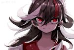  1girl asuku_(69-1-31) bangs black_hair commentary eyebrows_visible_through_hair hair_between_eyes highres horns kijin_seija medium_hair multicolored_hair red_eyes red_hair shirt simple_background solo streaked_hair touhou white_background white_hair white_shirt 