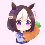  1girl agemasen!_(meme) animal_ears bow braid brown_hair carrot closed_mouth commentary cropped_torso ear_bow food french_braid holding holding_food horse_ears ixia_(ixia424) light_blush long_sleeves looking_at_viewer meme multicolored_hair pink_background purple_bow purple_eyes purple_sailor_collar purple_shirt sailor_collar school_uniform serafuku shirt short_hair simple_background solo special_week_(umamusume) tracen_school_uniform translated two-tone_hair umamusume white_hair 