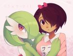  2girls artist_name artist_self-insert bangs bella_(bellavoirr) bellavoirr blush bob_cut breasts brown_eyes brown_hair character_name closed_mouth clothes_writing collared_shirt colored_skin commentary dark-skinned_female dark_skin dated english_commentary from_behind gardevoir gen_3_pokemon green_hair green_skin hair_ornament hair_over_one_eye hairband hairclip hand_on_another&#039;s_chest hand_on_another&#039;s_shoulder hands_up happy highres interspecies long_sleeves looking_at_viewer looking_back medium_breasts mixed-language_commentary multicolored multicolored_skin multiple_girls open_mouth original pink_background pink_hairband pink_shirt pokemon pokemon_(creature) red_eyes shiny shiny_hair shiny_skin shirt short_hair sidelocks signature simple_background smile translated two-tone_skin upper_body white_skin yuri 